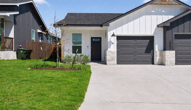 New! Dog-Friendly Modern 3BR Near DT/Med Ctr!