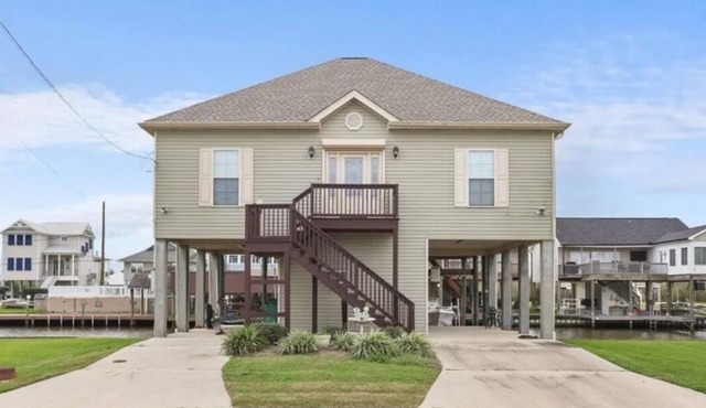 New For 2025 - Waterfront Bayou Retreat: 25 Min to NOLA. in Barataria