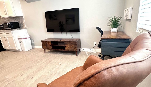 NEW! Fully Remodeled 1 Bed Modern & Spacious