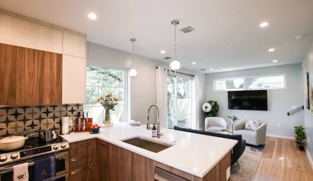 NEW Hip & Stylish House 30 steps from South Congress