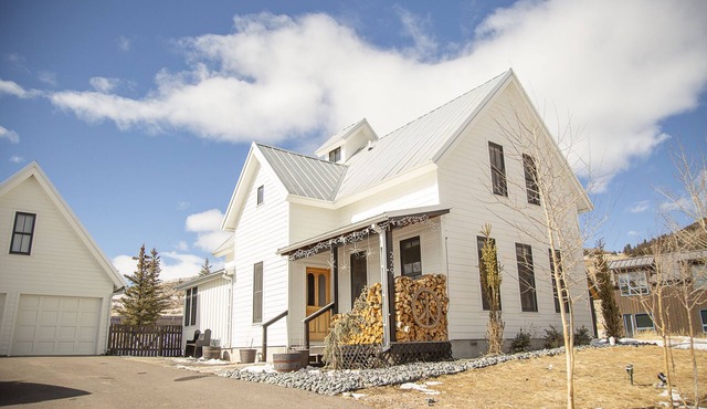 New Listing! Luxury Victorian-Style Home-Gourmet Kitchen-Amazing Views-AC