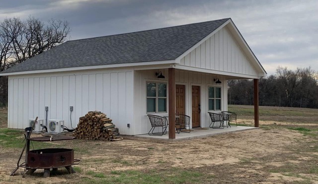 NEW Luxury Lodge in Palestine, Texas > Near Polar Express 2 of 2