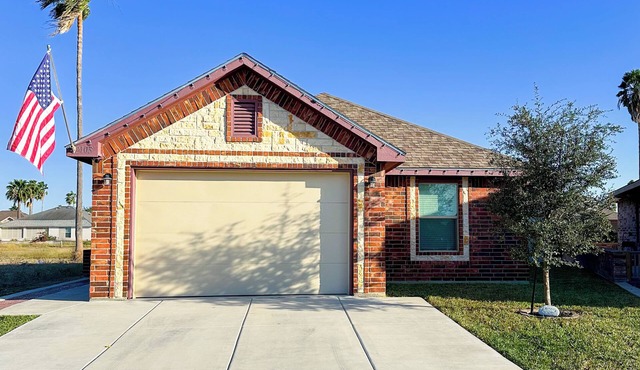 NEW Modern 3BR Home Patio Fast WiFi Sleeps 6