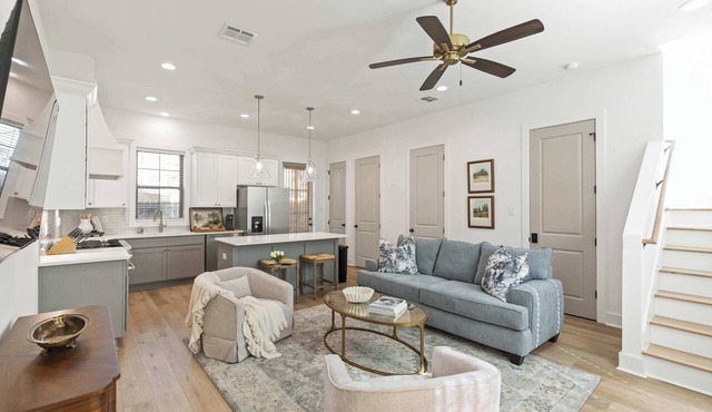 New Modern Home- River Ranch - King Bed in Lafayette