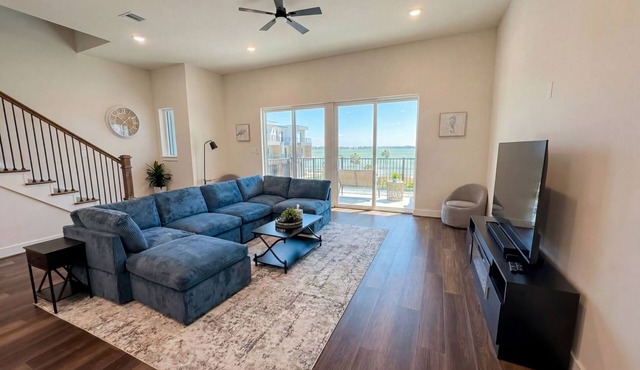 New Modern Lakeview Townhome - Near NASA & Kemah