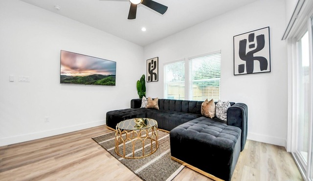 NEW! The Brandõn: ★ Sleeps 8 ★ Garage ★ Near Medical Center & NRG