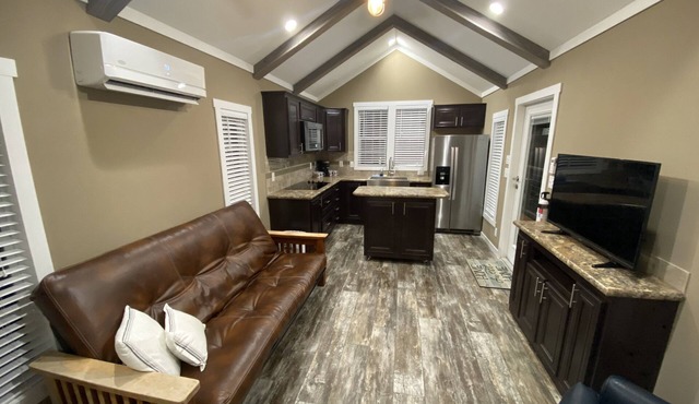 New Tiny Home 3 Miles to Aggieland Campus!