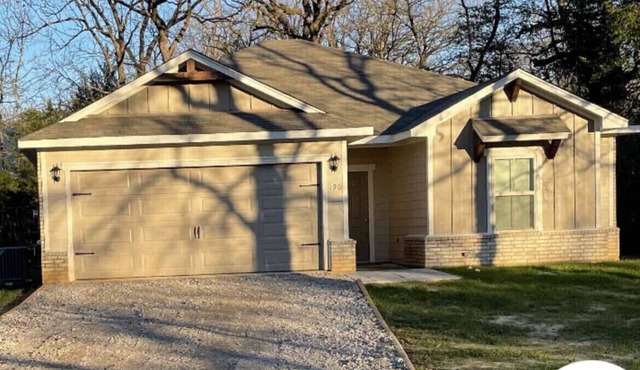 Newly built home . Minutes from Canton !