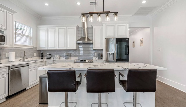 Newly constructed 4 Bed luxury house with Private Heated Pool in New Orleans