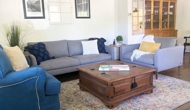 Newly remodeled, Old Town 3 BR, 1.5 Bath Walk Everywhere
