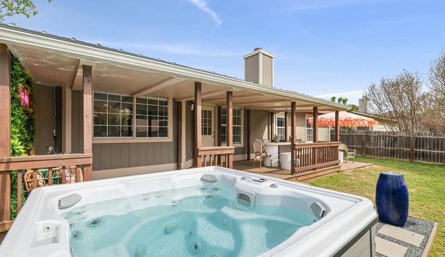 Newly Remodeled, Whimsical Retreat - Viking Hot Tub, Ultimate Game Room, Massage Chair, BBQ