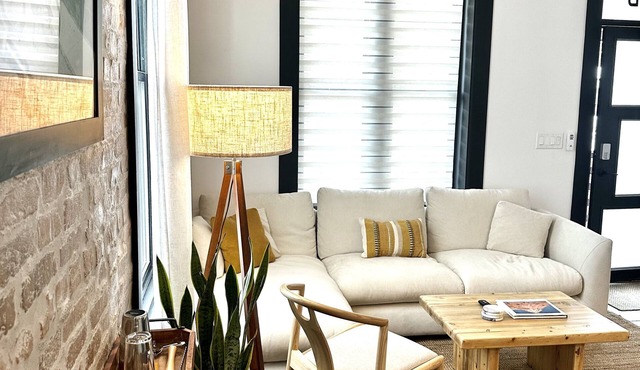 Newly-Renovated Historic Hideaway w/all new furnishings + appliances