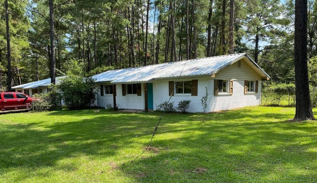 Nice 2/1 brick house, 2 miles from Jackson Hill boat launch