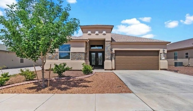 Nice 3-bedroom house with AC in El Paso