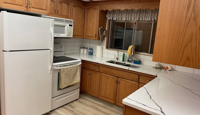Nice & Cozy Acreage home. in Sherwood Park