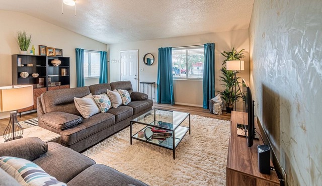 Nob Hill Oasis A - 2 bed 1 bath - Gorgeous Apt In Great Location!
