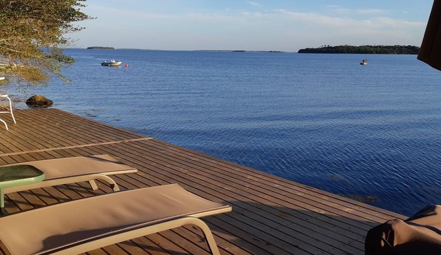 Oceanfront Garden Cottage - Gateway to Attractions & Towns. Private Cove Mooring in Chester