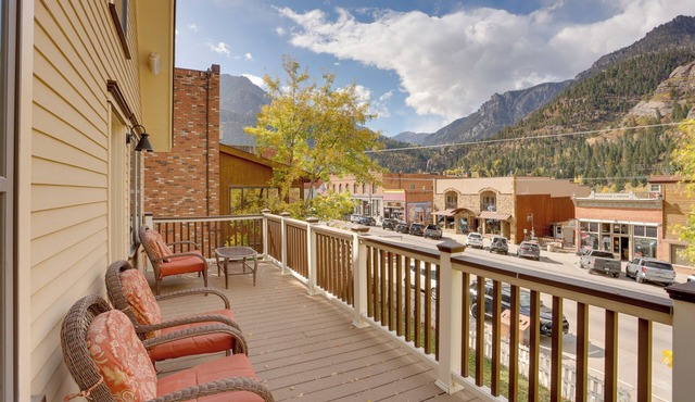 On Main St: 2 Mtn-View Units w/Yard in Ouray