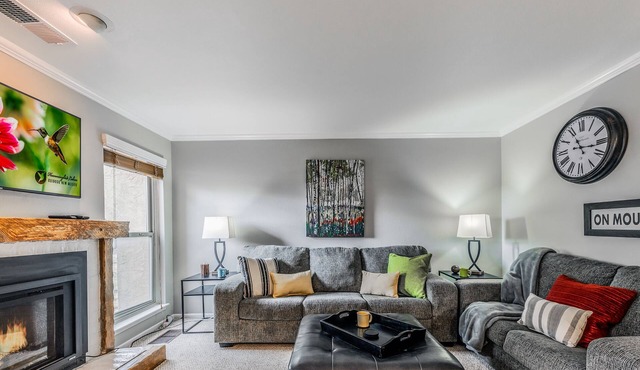 On Mountain Time | Upscale Townhome Retreat w/Cozy Nights & Outdoor Adventure Nearby