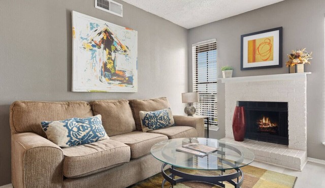 ONE BED ONE BATH AFFORDABLE APT WITH BALCONY!