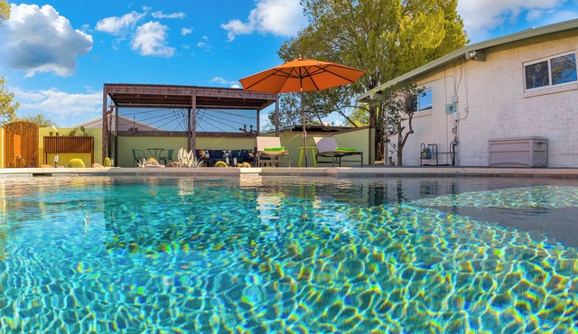 Our Private Oasis. Upscale, Pet Friendly, Pool Heat Available in Tucson