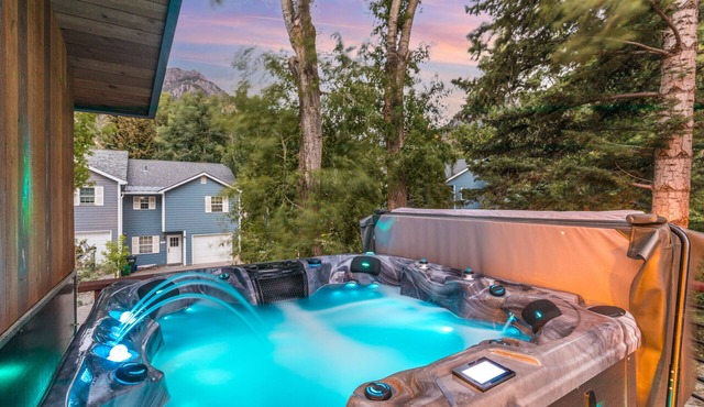 Ouray Alpine Haus | Walk to Box Canyon Falls | Hot Tub | Fire Pit | E-Bikes