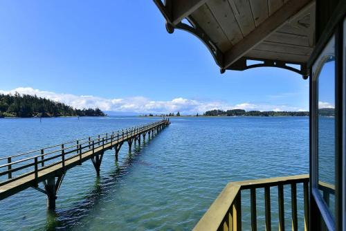 Pacific Coast Beach House by EMR Vacation Rentals in Sooke