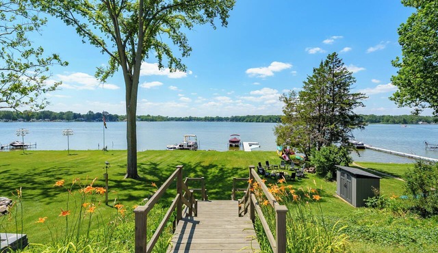 Paddle & Play on Long Lake - Lakefront Retreat in Scotts