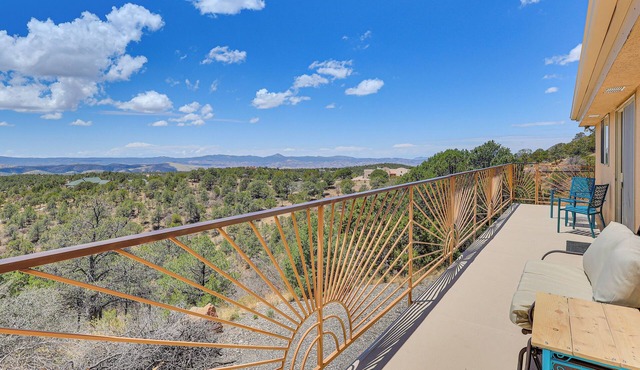 Panoramic Vistas & Pergola: Silver City Escape!