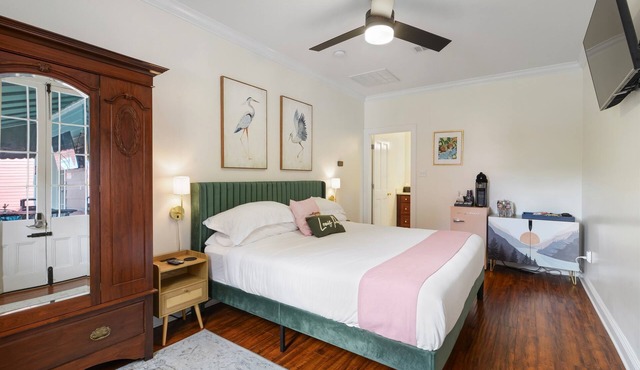 Parkside Villas, 6 Historic Guest Houses, Sleep 26 in New Orleans