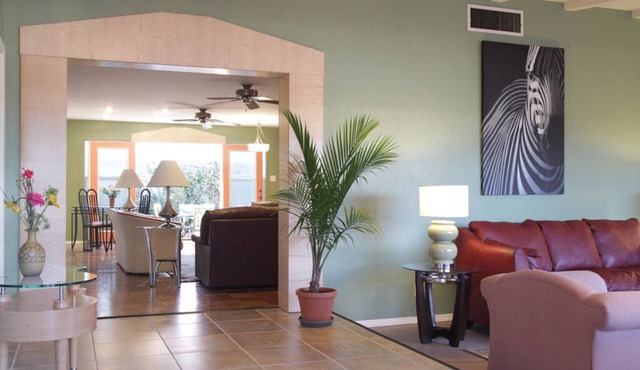 Parqhouse open-2025-Sleeps 18-6 BD/6BA-Hottub, Lush Patios, Park w/tennis & pool