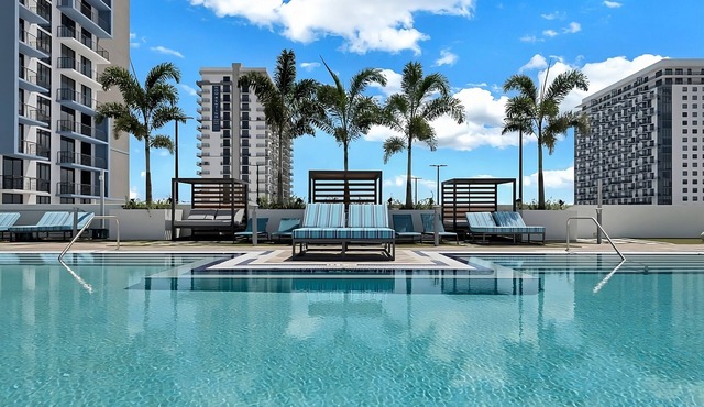 Partial Golf View Suite w/Kitchen Spa Pool & Free Parking Near City in Doral