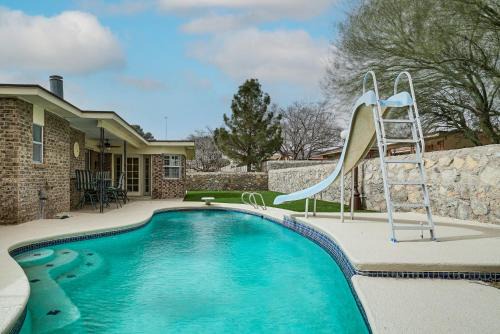 Patio + Fenced Yard: Group Getaway Near Fort Bliss
