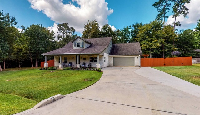 Patio Oasis w/Hot Tub! Lake Livingston Estate