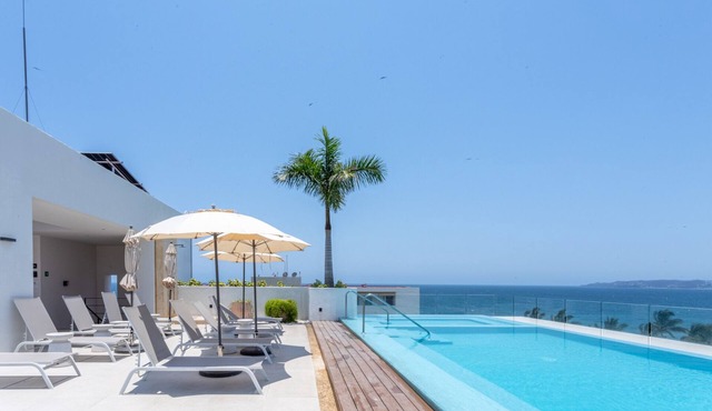 PAVILION 2BR, Rooftop Infinity Pool & Jacuzzi with AMAZING views of the ocean. in Bucerías