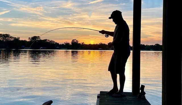 Peaceful 3 bedroom, 2.5‑bath lakefront home on beautiful Lake Bob Sandlin, TX