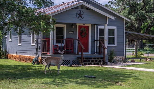 Peaceful Lower Downtown Bandera, King Bed, Pet Friendly w/Large Fenced Yard!