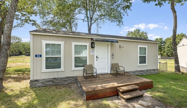 Peaceful Luxury Bungalow Getaway with Pool, Goats & Firepits near Houston in Hempstead, Texas