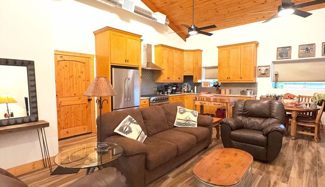 Peaceful Texas Retreat w/Gourmet Kitchen, Ranch Views, Optional MasterChef Meals