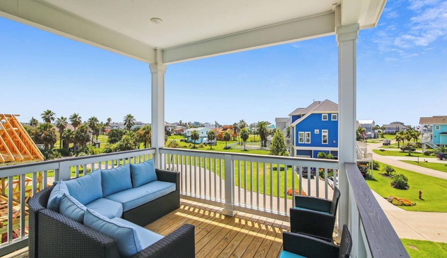 Pearl of the Sea | Luxurious Home, Steps to Beach!