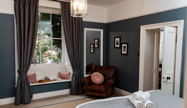 Pendle View - Luxury Period Ground Floor Apartment in Settle