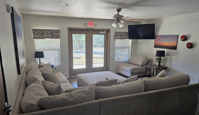 Perfect 8-bedroom cabin in Mayhill @ Sacramento Mountain Retreat