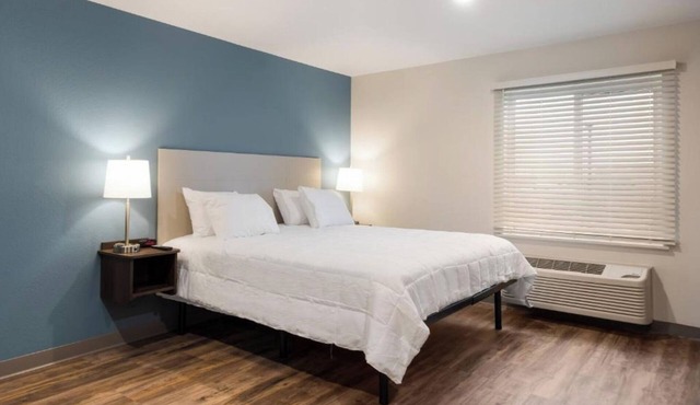 Perfect for Groups! 3 Queen Suites w/Full Comfort in One Austin Compound in Austin