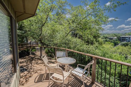 Perfect Remote Worker Hideaway near Austin with pool and hot tub No 16 Lantana in Lakeway