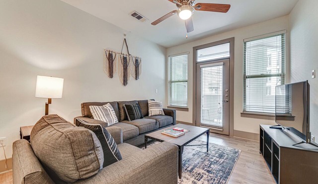 Pet-Friendly Condo w/Community Perks in Dallas!