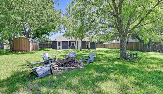Pet-Friendly Home w/1-Acre Yard in Aubrey