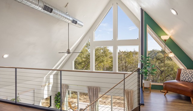 Pet-friendly retreat in Granbury with loft, fire pit, and boat launch 2 mi away.