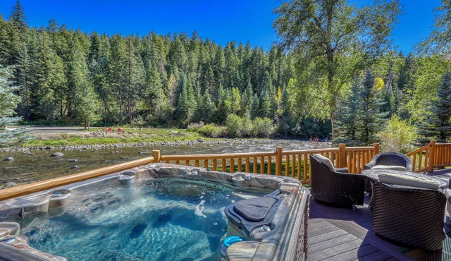 Pet Friendly River Front Home with Hot Tub & A/C