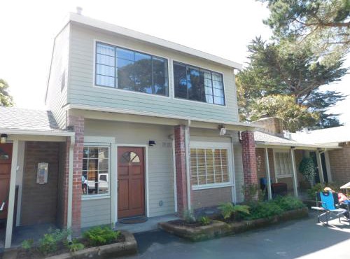 Pine Acres Lodge in Monterey