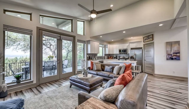 Point Venture Home: Hot Tub, Beach & Marina